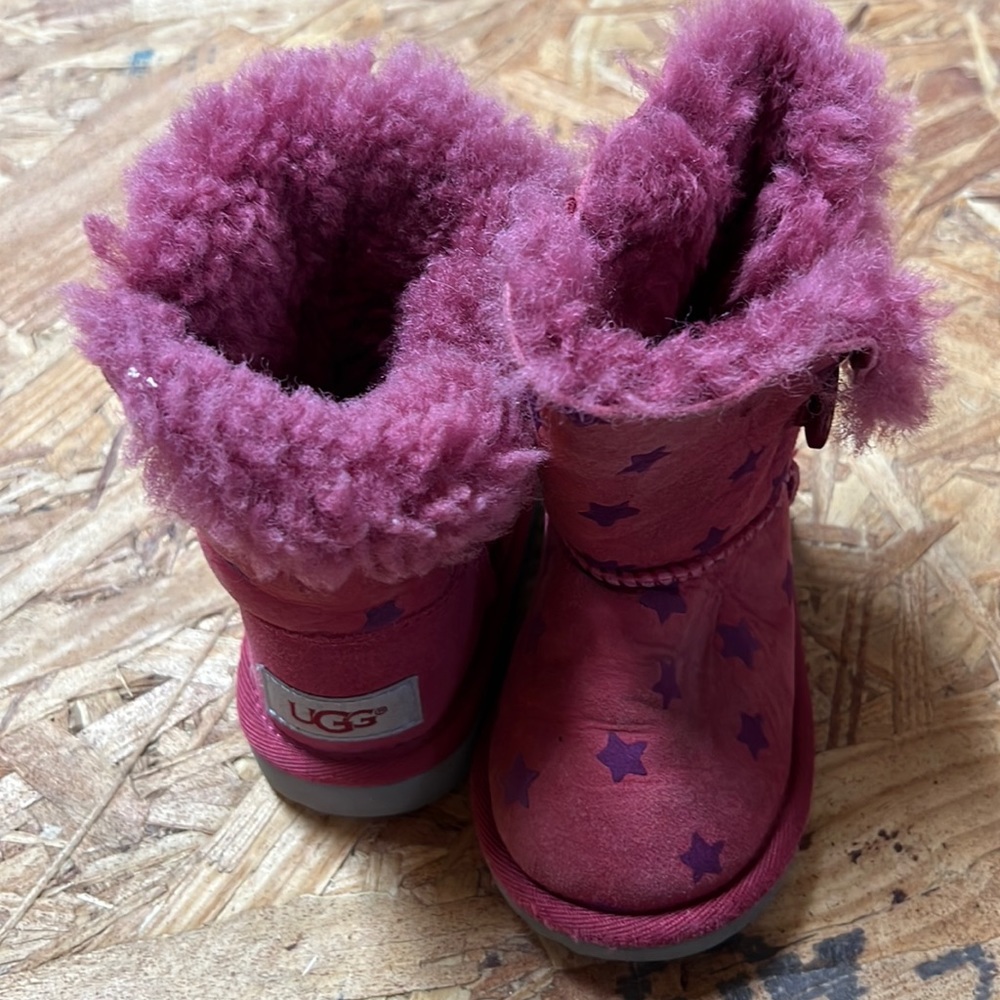 UGG Toddler Star Print Boots Size 6